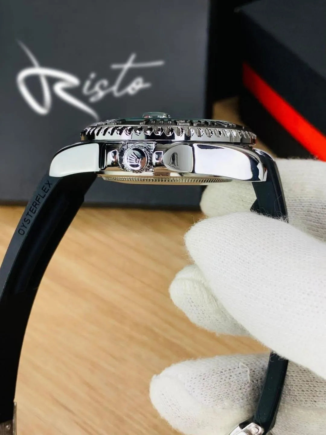 Rolex Luxury Diver-Inspired Gold Watch – Black Dial & Rubber Strap